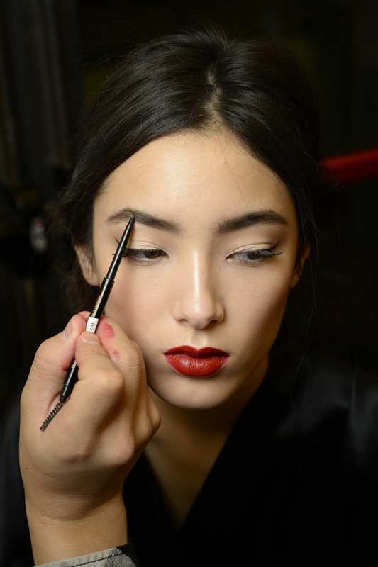 Dolce & Gabbana Fall 2015 Hair and Makeup - Fall 2015 Beauty